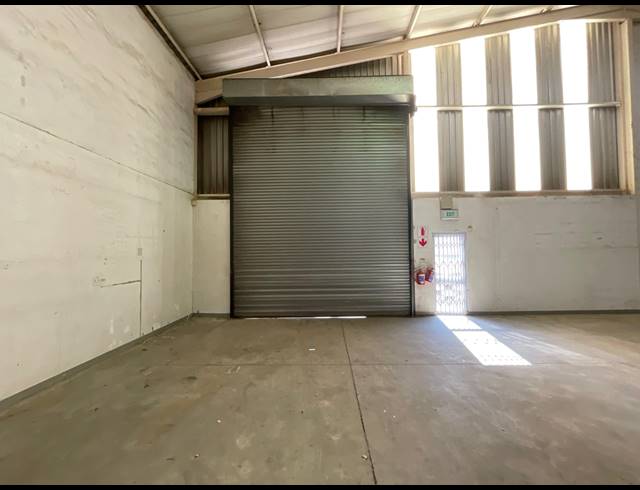 1,318M² WAREHOUSE TO LET IN HALFWAY HOUSE